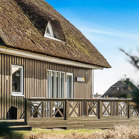 Holiday home Romantic Thatched W Free Wifi Sj112 *